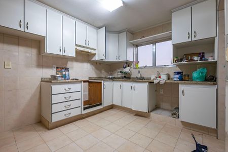 Casa à venda com 230m², 6 quartos e 3 vagas Casa à venda com 230m², 6 quartos e 3 vagasCasa 2 - Cozinha