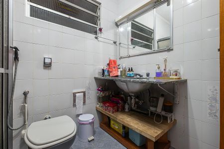 Casa à venda com 230m², 6 quartos e 3 vagas Casa à venda com 230m², 6 quartos e 3 vagasCasa 1 - Banheiro