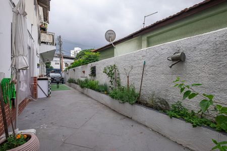 Casa à venda com 230m², 6 quartos e 3 vagas Casa à venda com 230m², 6 quartos e 3 vagasQuintal