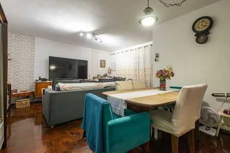 Casa à venda com 230m², 6 quartos e 3 vagas Casa à venda com 230m², 6 quartos e 3 vagasCasa 1 - Sala
