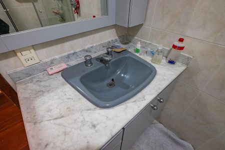 Casa à venda com 230m², 6 quartos e 3 vagas Casa à venda com 230m², 6 quartos e 3 vagasCasa 2 - Banheiro