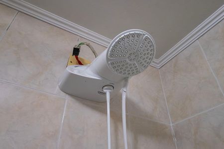 Casa à venda com 230m², 6 quartos e 3 vagas Casa à venda com 230m², 6 quartos e 3 vagasCasa 2 - Banheiro