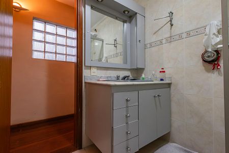 Casa à venda com 230m², 6 quartos e 3 vagas Casa à venda com 230m², 6 quartos e 3 vagasCasa 2 - Banheiro