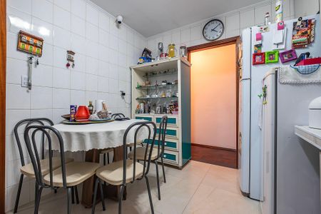 Casa à venda com 230m², 6 quartos e 3 vagas Casa à venda com 230m², 6 quartos e 3 vagasCasa 1 - Cozinha