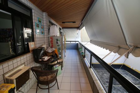 Apartamento à venda com 110m², 4 quartos e 1 vagaVaranda