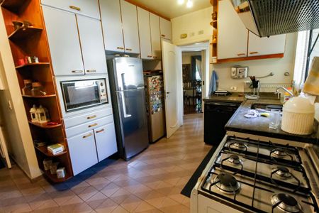 Apartamento à venda com 300m², 4 quartos e 4 vagas Apartamento à venda com 300m², 4 quartos e 4 vagasCozinha