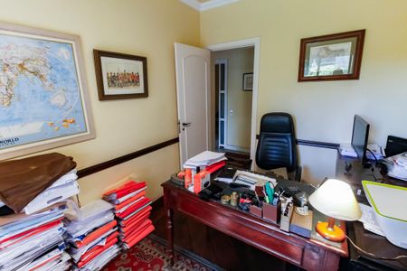 Apartamento à venda com 300m², 4 quartos e 4 vagas Apartamento à venda com 300m², 4 quartos e 4 vagasEscritório