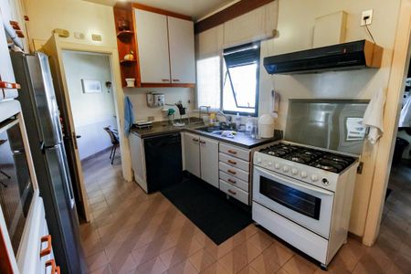 Apartamento à venda com 300m², 4 quartos e 4 vagas Apartamento à venda com 300m², 4 quartos e 4 vagasCozinha