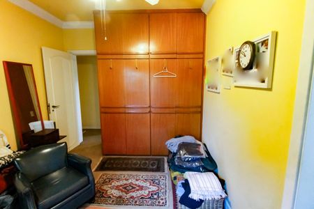 Apartamento à venda com 300m², 4 quartos e 4 vagas Apartamento à venda com 300m², 4 quartos e 4 vagasSuíte 3 - armários