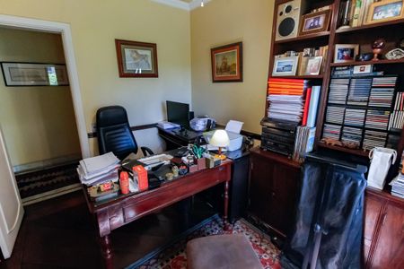 Apartamento à venda com 300m², 4 quartos e 4 vagas Apartamento à venda com 300m², 4 quartos e 4 vagasEscritório