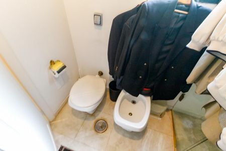 Apartamento à venda com 300m², 4 quartos e 4 vagas Apartamento à venda com 300m², 4 quartos e 4 vagasBanheiro da Suíte 4