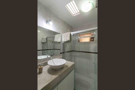 Apartamento à venda com 130m², 3 quartos e 2 vagas Apartamento à venda com 130m², 3 quartos e 2 vagasBanheiro Suite 2