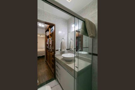 Apartamento à venda com 130m², 3 quartos e 2 vagas Apartamento à venda com 130m², 3 quartos e 2 vagasBanheiro Suite 2