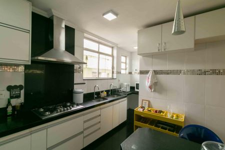 Apartamento à venda com 130m², 3 quartos e 2 vagas Apartamento à venda com 130m², 3 quartos e 2 vagasCozinha