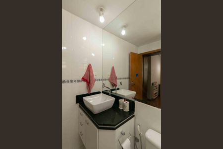 Apartamento à venda com 130m², 3 quartos e 2 vagas Apartamento à venda com 130m², 3 quartos e 2 vagasBanheiro Suite 1