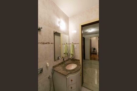 Apartamento à venda com 130m², 3 quartos e 2 vagas Apartamento à venda com 130m², 3 quartos e 2 vagasBanheiro Social