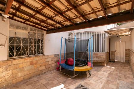 Apartamento à venda com 130m², 3 quartos e 2 vagas Apartamento à venda com 130m², 3 quartos e 2 vagasÁrea Gourmet / Área de servíço