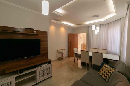 Apartamento à venda com 130m², 3 quartos e 2 vagas Apartamento à venda com 130m², 3 quartos e 2 vagasSala de TV / Jantar