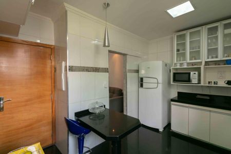 Apartamento à venda com 130m², 3 quartos e 2 vagas Apartamento à venda com 130m², 3 quartos e 2 vagasCozinha