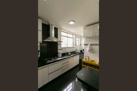 Apartamento à venda com 130m², 3 quartos e 2 vagas Apartamento à venda com 130m², 3 quartos e 2 vagasCozinha