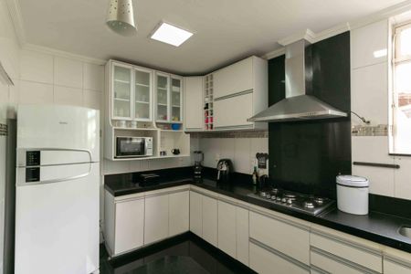 Apartamento à venda com 130m², 3 quartos e 2 vagas Apartamento à venda com 130m², 3 quartos e 2 vagasCozinha