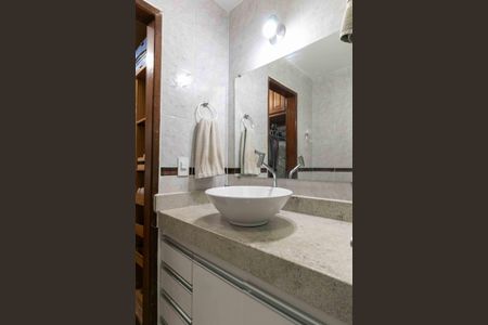 Apartamento à venda com 130m², 3 quartos e 2 vagas Apartamento à venda com 130m², 3 quartos e 2 vagasBanheiro Suite 2