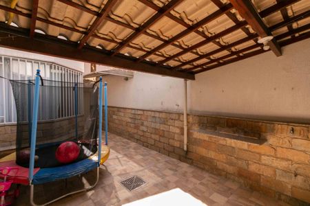 Apartamento à venda com 130m², 3 quartos e 2 vagas Apartamento à venda com 130m², 3 quartos e 2 vagasÁrea Gourmet / Área de servíço