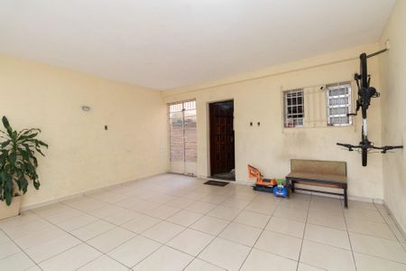 Casa à venda com 134m², 3 quartos e 2 vagasGaragem