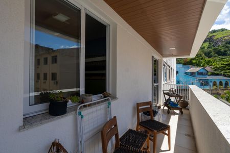 Apartamento para alugar com 69m², 2 quartos e 1 vagaSala Varanda