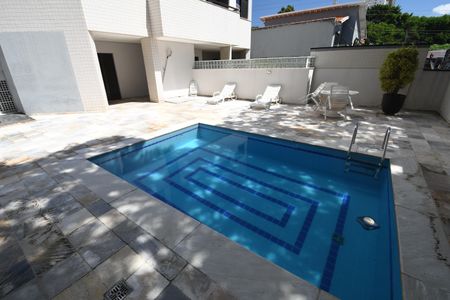 Apartamento à venda com 65m², 1 quarto e 1 vagaÁrea comum - Piscina