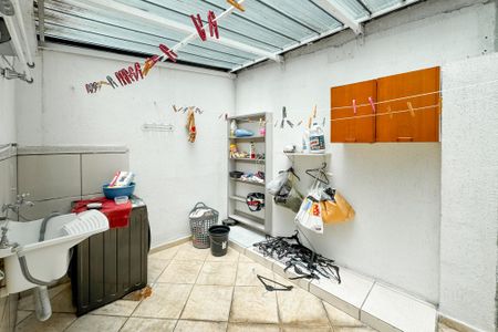 Casa à venda com 150m², 3 quartos e 2 vagas Casa à venda com 150m², 3 quartos e 2 vagasÁrea de Serviço