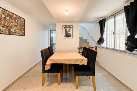 Casa à venda com 150m², 3 quartos e 2 vagas Casa à venda com 150m², 3 quartos e 2 vagasSala