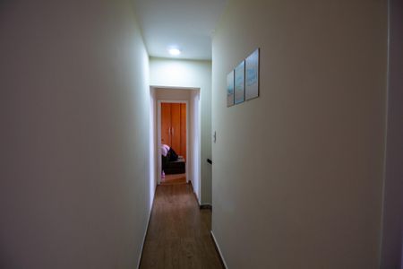 Casa à venda com 220m², 3 quartos e 2 vagas Casa à venda com 220m², 3 quartos e 2 vagasCorredor