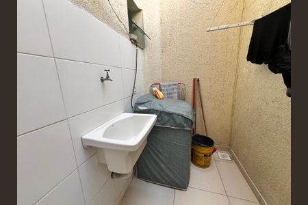 Casa de condomínio à venda com 120m², 3 quartos e 2 vagas Casa de condomínio à venda com 120m², 3 quartos e 2 vagasArea de Serviço
