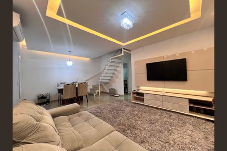 Casa de condomínio à venda com 120m², 3 quartos e 2 vagas Casa de condomínio à venda com 120m², 3 quartos e 2 vagasSala