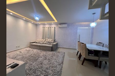 Casa de condomínio à venda com 120m², 3 quartos e 2 vagas Casa de condomínio à venda com 120m², 3 quartos e 2 vagasSala