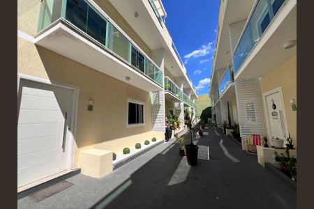Casa de condomínio à venda com 120m², 3 quartos e 2 vagas Casa de condomínio à venda com 120m², 3 quartos e 2 vagasFachada