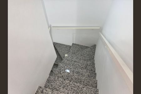 Casa de condomínio à venda com 120m², 3 quartos e 2 vagas Casa de condomínio à venda com 120m², 3 quartos e 2 vagasEscada Terceiro Andar