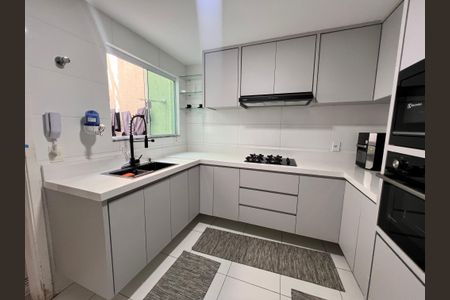 Casa de condomínio à venda com 120m², 3 quartos e 2 vagas Casa de condomínio à venda com 120m², 3 quartos e 2 vagasCozinha