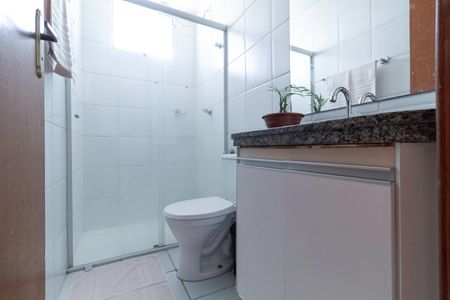 Apartamento à venda com 68m², 3 quartos e 2 vagasBanheiro social 