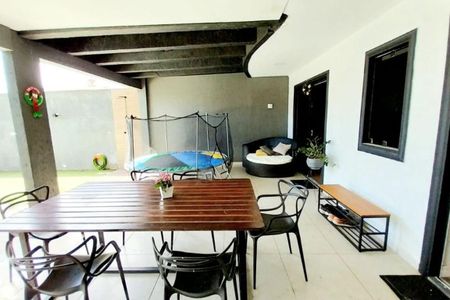 Casa à venda com 141m², 4 quartos e 2 vagas