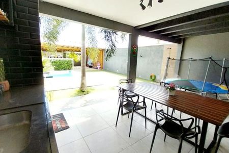 Casa à venda com 141m², 4 quartos e 2 vagas
