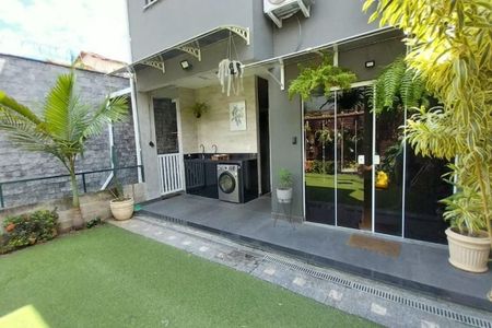Casa à venda com 141m², 4 quartos e 2 vagas