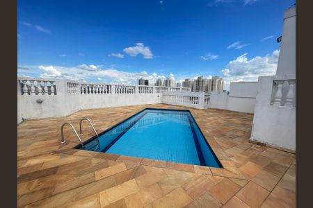 Apartamento à venda com 263m², 4 quartos e 3 vagas Apartamento à venda com 263m², 4 quartos e 3 vagasÁrea comum - Piscina