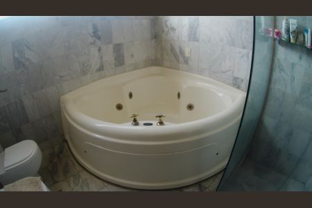 Apartamento à venda com 263m², 4 quartos e 3 vagas Apartamento à venda com 263m², 4 quartos e 3 vagasSuíte