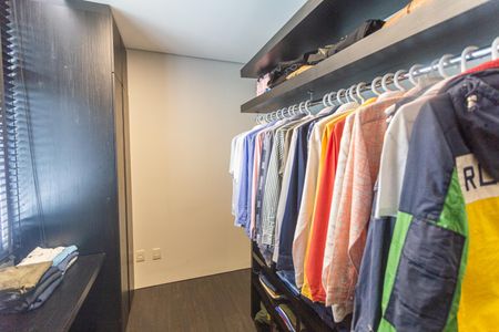Apartamento à venda com 164m², 2 quartos e 1 vagaCloset da Suíte 1