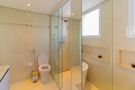 Apartamento à venda com 175m², 3 quartos e 3 vagasBanheiro da Suíte 1