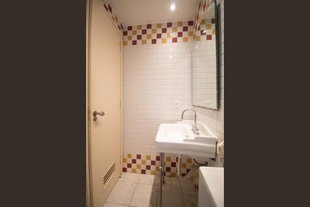 Apartamento à venda com 117m², 2 quartos e 1 vaga Apartamento à venda com 117m², 2 quartos e 1 vagaBanheiro social