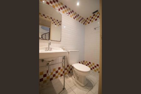 Apartamento à venda com 117m², 2 quartos e 1 vaga Apartamento à venda com 117m², 2 quartos e 1 vagaBanheiro social