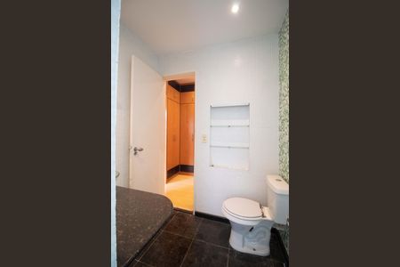 Apartamento à venda com 117m², 2 quartos e 1 vaga Apartamento à venda com 117m², 2 quartos e 1 vagaBanheiro da suíte